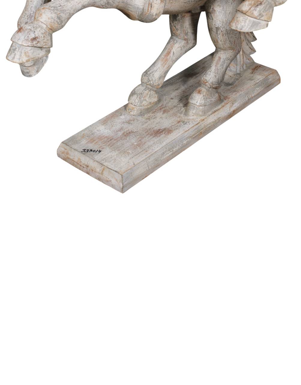 Udan Ashwa Handcrafted Sculpture depicting a stylized flying horse, crafted with fine detailing and artistic form, symbolizing movement, freedom, and traditional craftsmanship in a refined decorative finish.