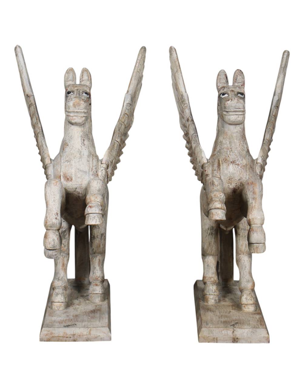 Udan Ashwa Handcrafted Sculpture depicting a stylized flying horse, crafted with fine detailing and artistic form, symbolizing movement, freedom, and traditional craftsmanship in a refined decorative finish.