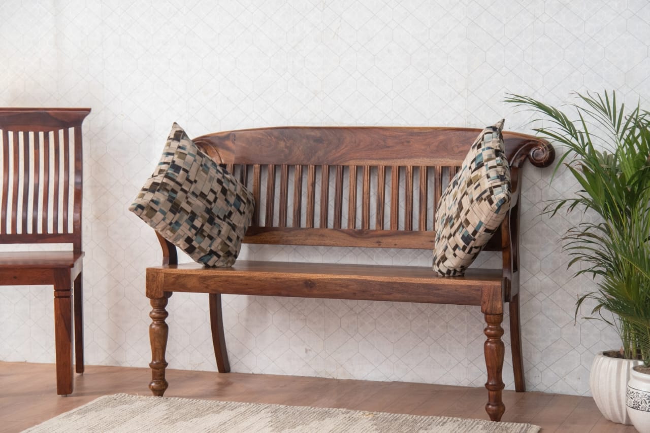 Adding a classic touch to any space. Ideal for your living room, hallway, or patio, this vintage-inspired bench offers both style and comfort.&nbsp;
