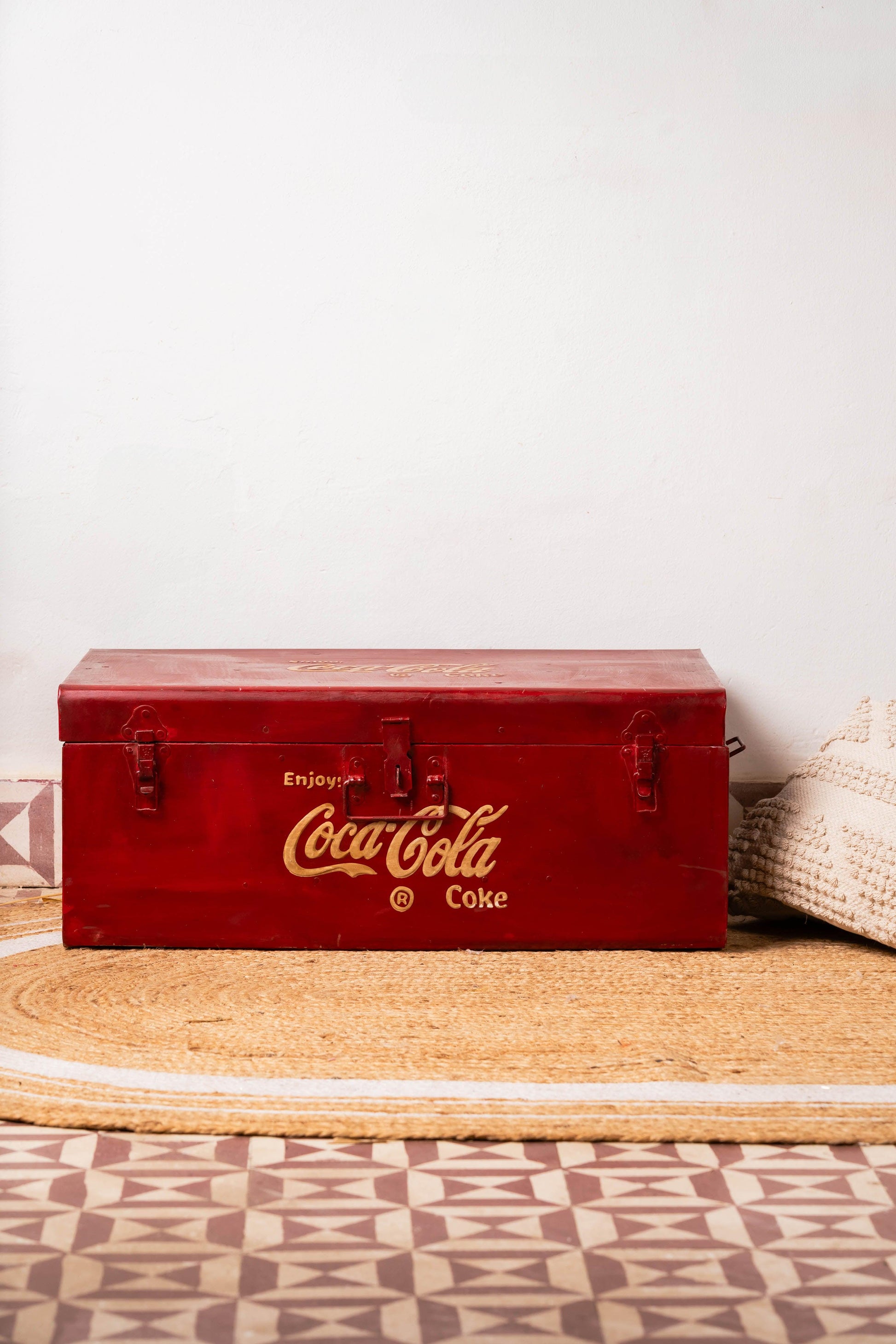 Vintage Red Cola Trunk - TESU