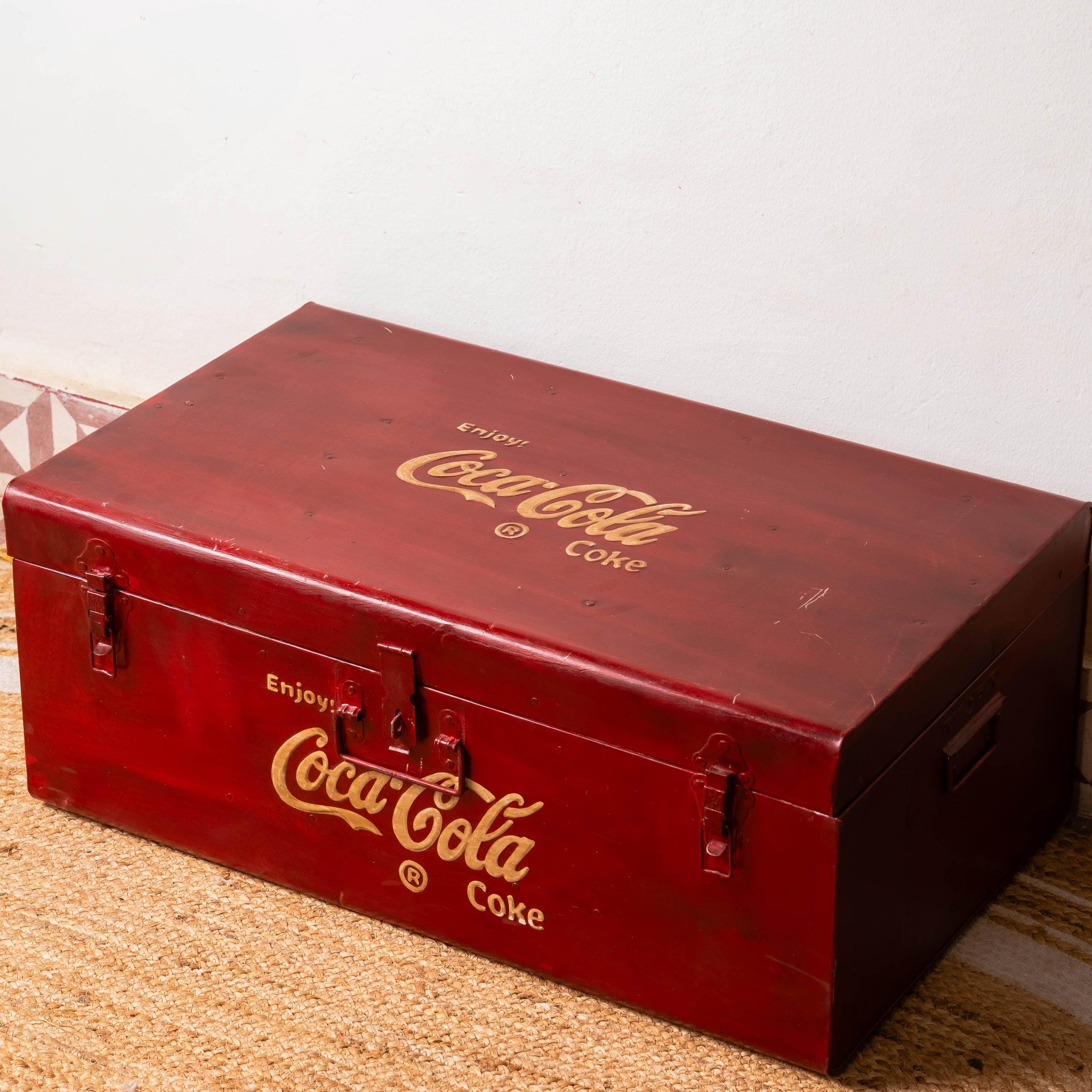 Vintage Red Cola Trunk - TESU