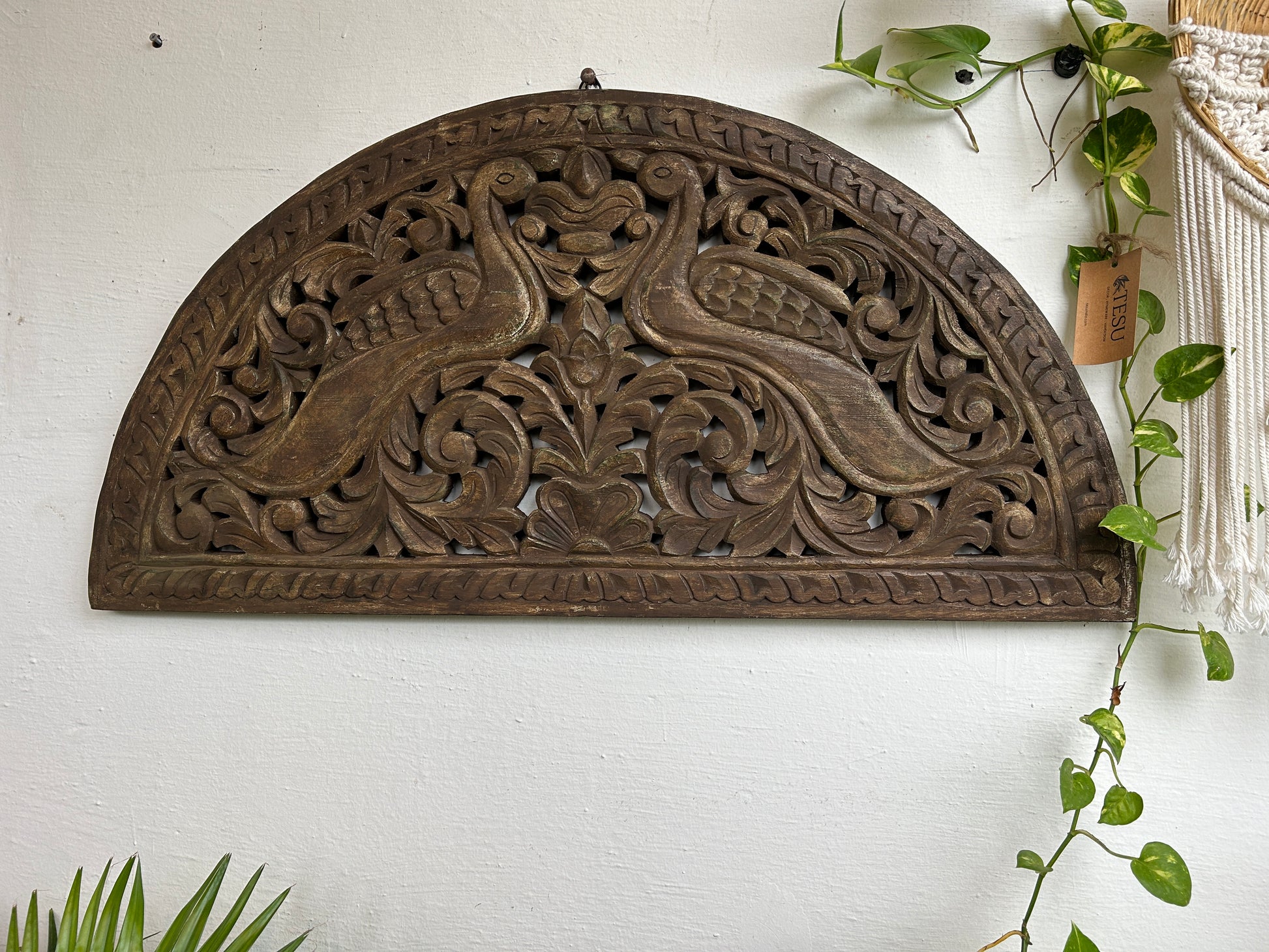 Hand Carved Wooden Jali Vintage Wooden Wall Decor Exquisite Wooden Jali Art Intricate Handcrafted Wall Art Elegant Living Space Decoration Unique Wooden Wall Embellishment Handcrafted Vintage Home Decor Artistic Wooden Jali Design Decorative Wooden Wall Accent Wall Decor with Hooks High-Quality Wooden Jali Art Timeless Hand Carved Wall Decoration Premium Wooden Wall Ornament Classic Home Decoration Ideas, tesu