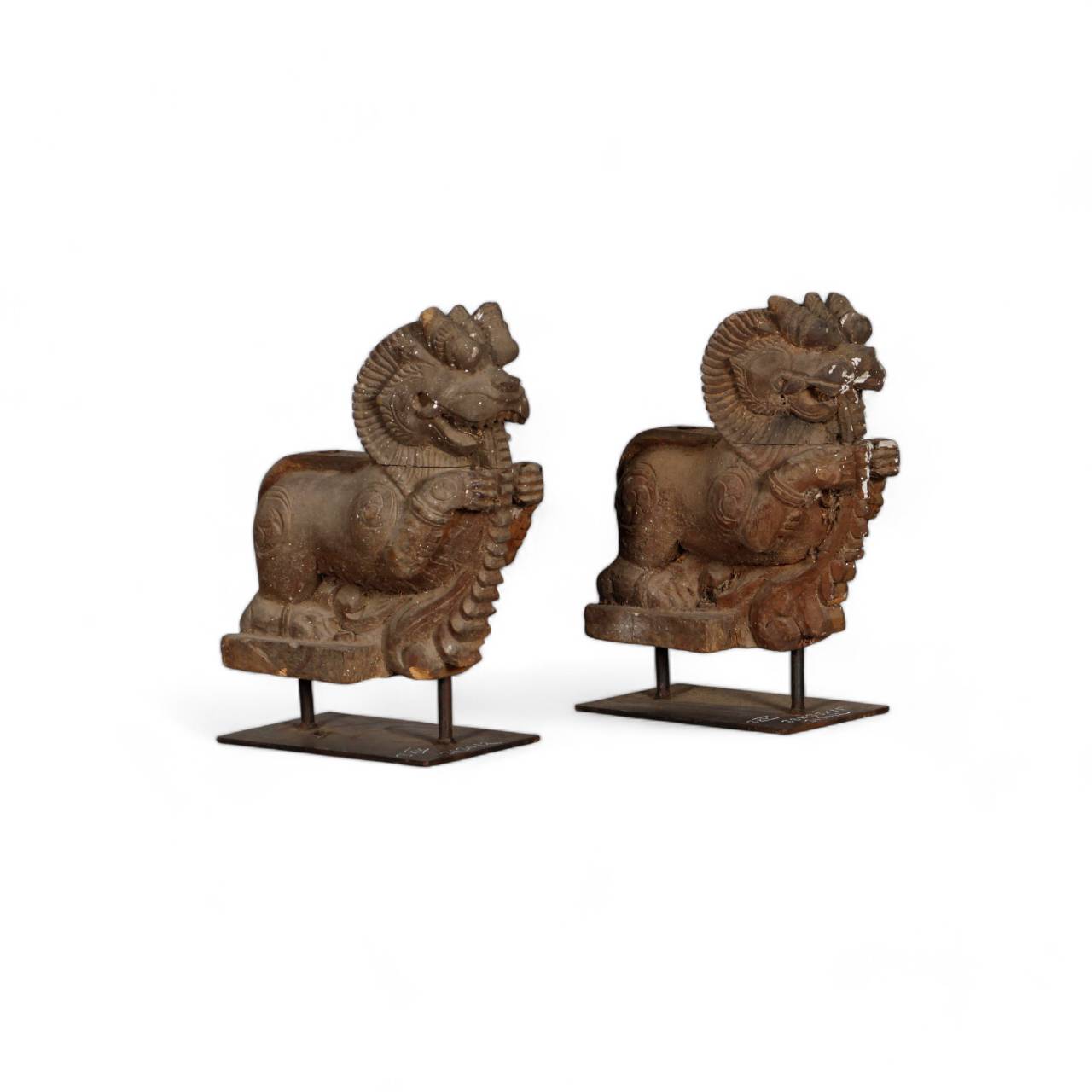 Wooden Lion Bracket on Iron Stand - TESU