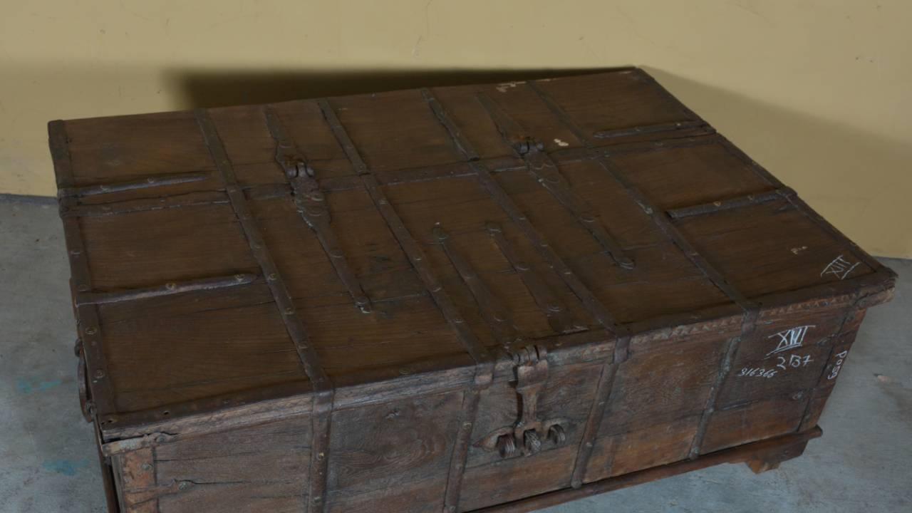 Antique Wooden Coffee Table - TesuTable