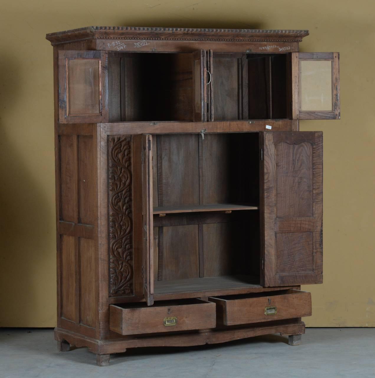 Antique wooden giant almirah with mirror panels and open doors – Tesu Furniture & Seating