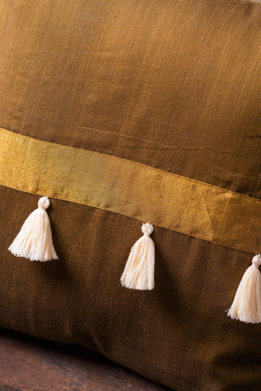 Close-up of Maheshwari silk texture on cocoa-toned cushion cover with subtle lustre – Tesu Cushion Covers