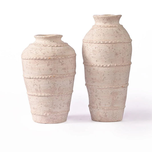 Bring home Earthen Terracotta pots bring an organic, earthy aesthetic that’s hard to replicate with other materials. Their warm tones complement both modern and traditional spaces, making them versatile for any home or garden. 