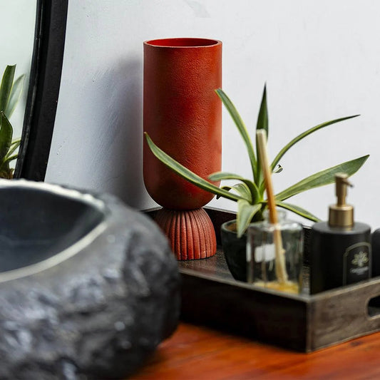 Minimalist in form, bold in presence — the Fino Pod Vase brings together refined design and industrial craftsmanship. 