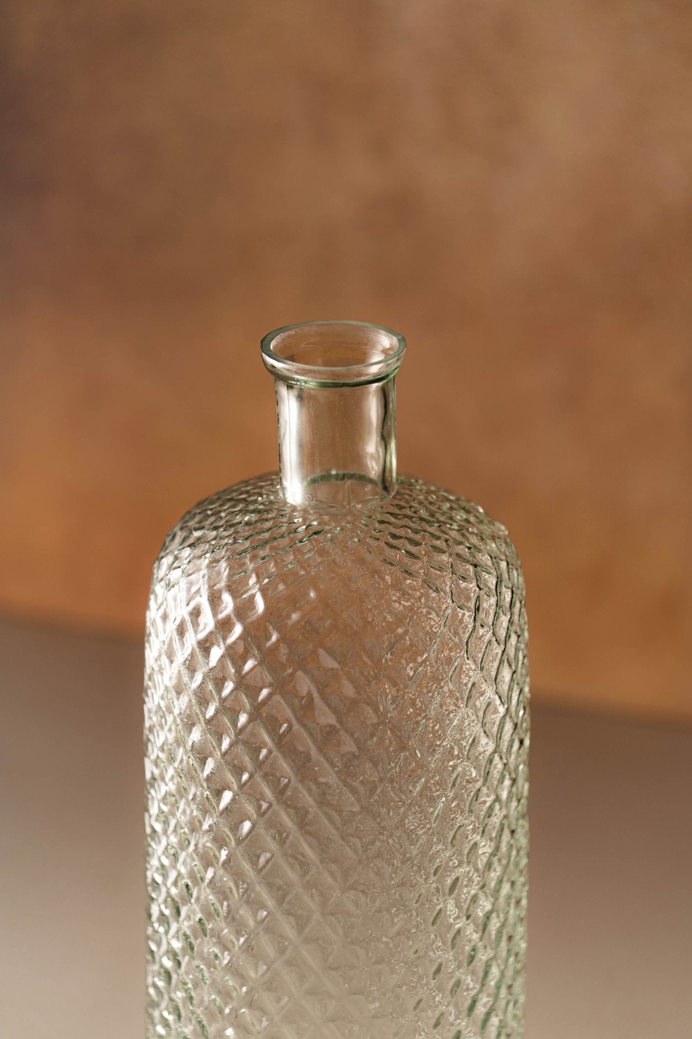 Genda Saaj Ribbed Diamond Glass Vase - TesuVases
