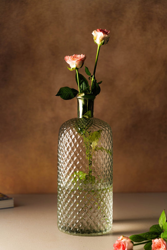 Genda Saaj Ribbed Diamond Glass Vase - TesuVases