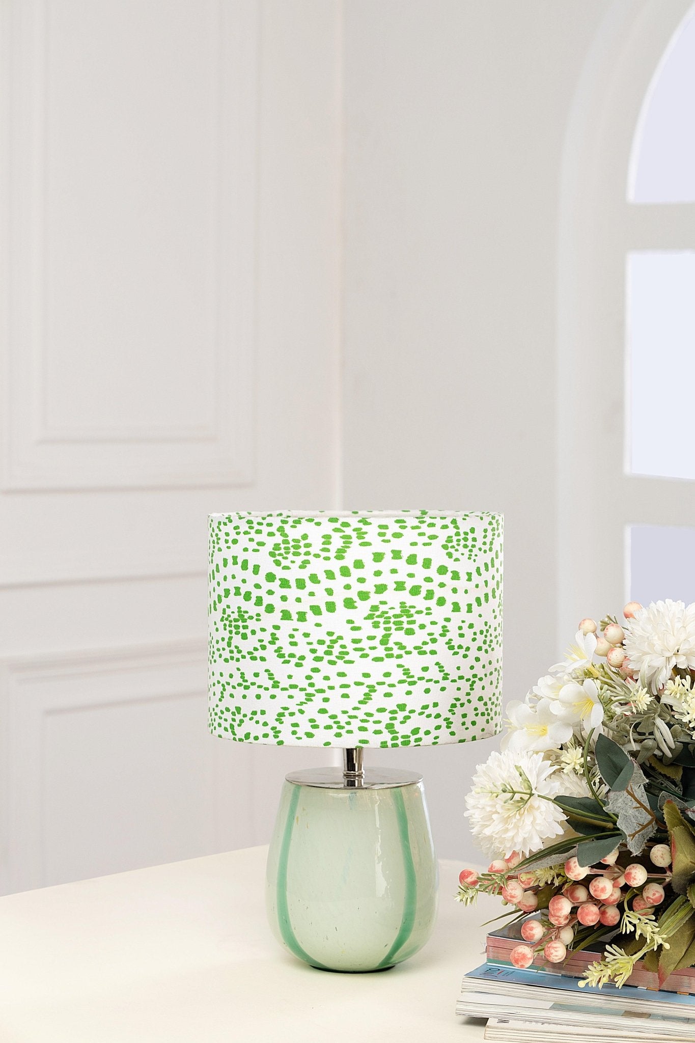Green & White Glass Table Lamp - TesuTable Lamp