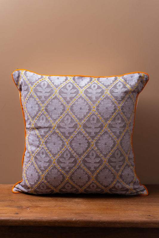 Reverse side of Kantha cushion cover showing plain cotton weave – Tesu Cushion Covers