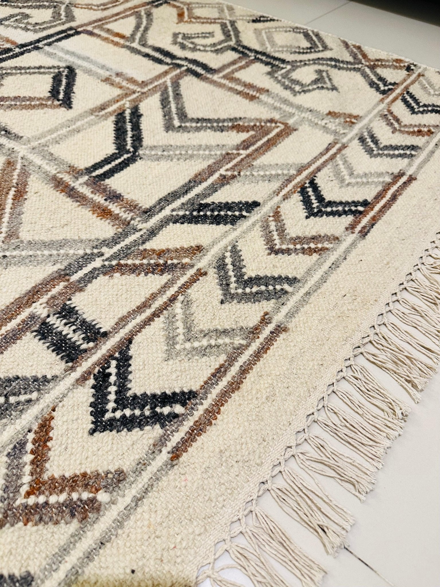 Handwoven Rug White and Grey Rug - TesuRugs
