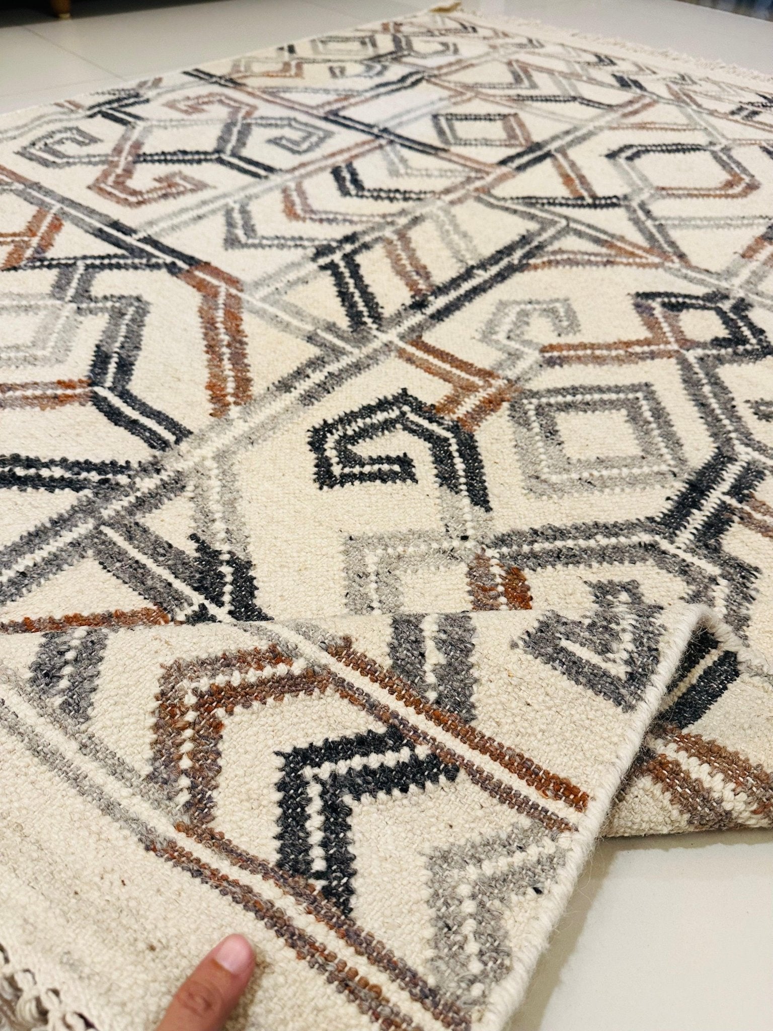 Handwoven Rug White and Grey Rug - TesuRugs