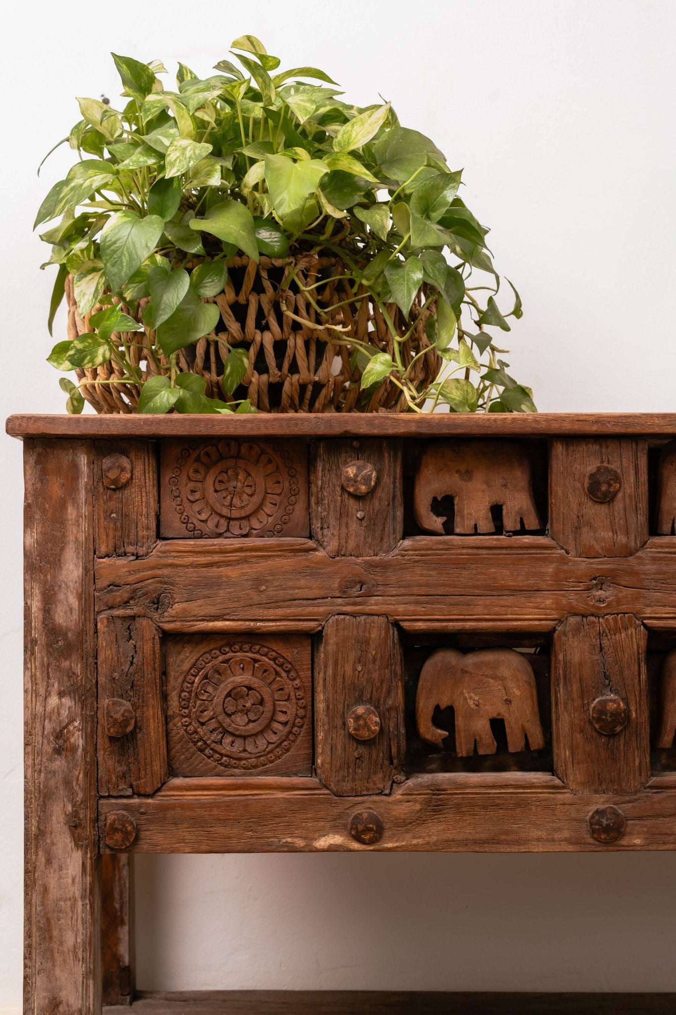 Heritage Elephant Carved Console Table - Handcrafted Vintage Teak Wood Furniture - TesuConsole Table