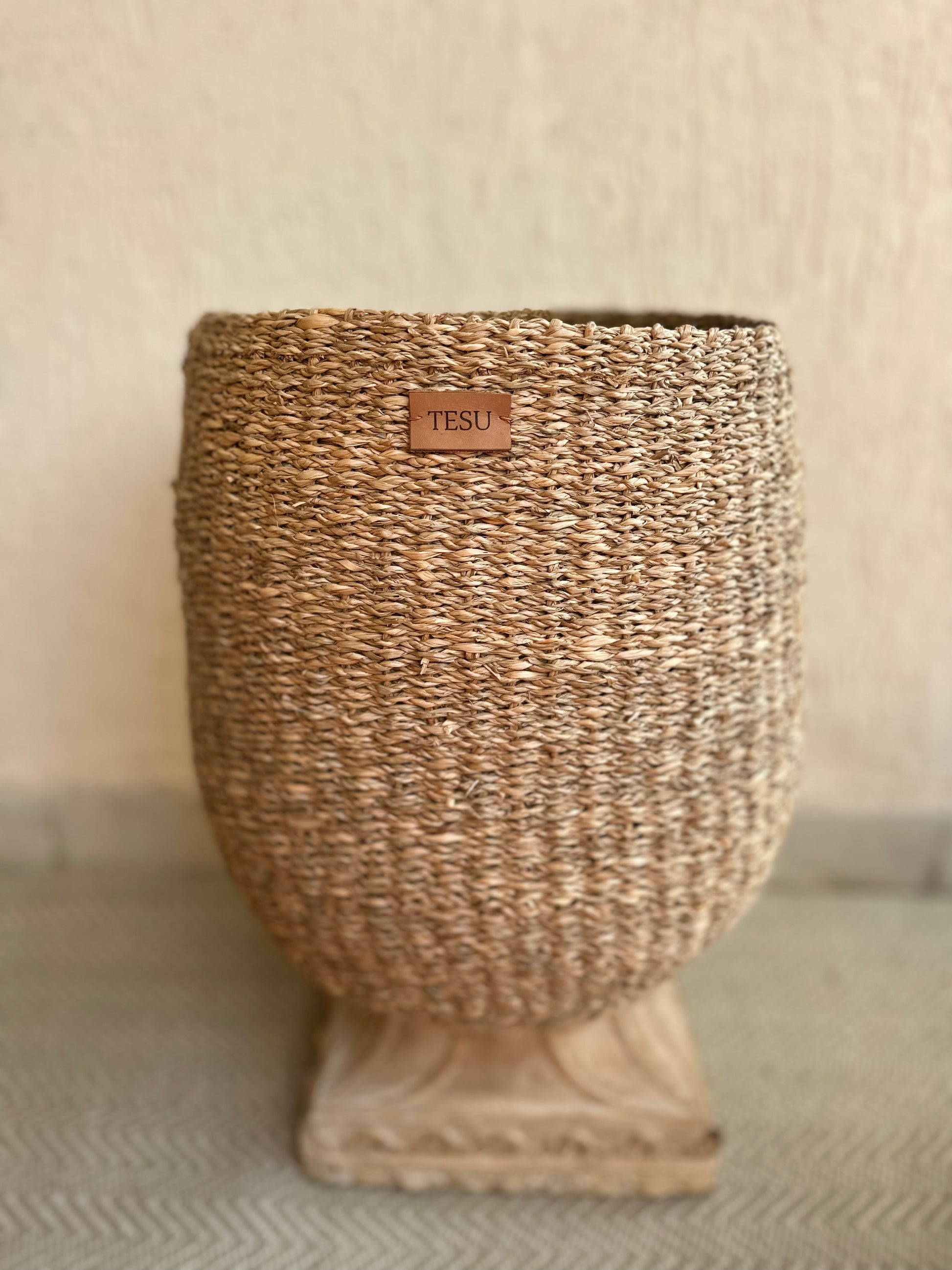 Enhance your Dream Home with our curated selection of premium Home Décor items. Seagrass Plant Holder are Perfect for decorating your home, living room decor, bedroom interior touches, beautiful cover pots and much more. Its placement is very flexible which is suitable for beautifying your room. Hand-woven by our artisans from sustainable Sea grass these storage baskets are great for storing and have high aesthetic appeal. tesu 