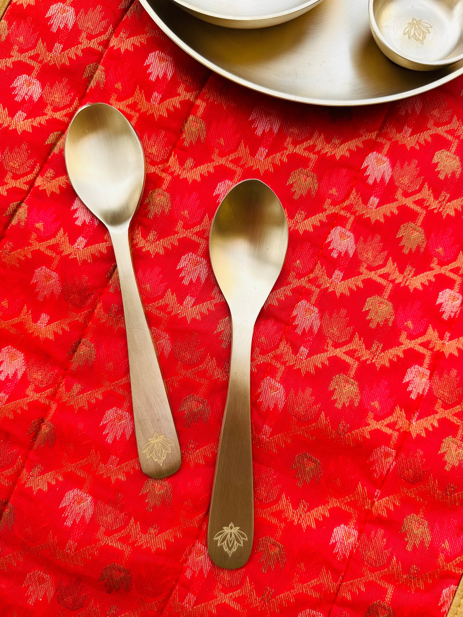 Set of 6 kansa bronze spoons on grass outdoor dining arrangement – Tesu Ceramics & Tableware