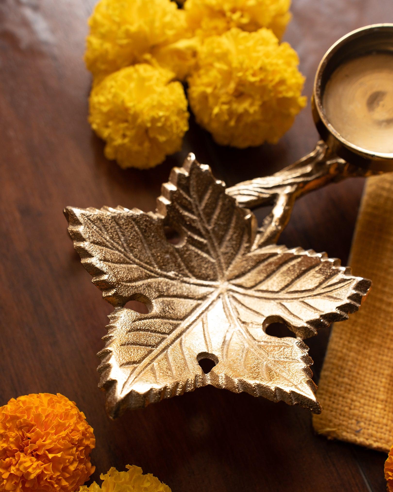 Leaf Stem Tealight Holder - TesuCandles & Candle Holders