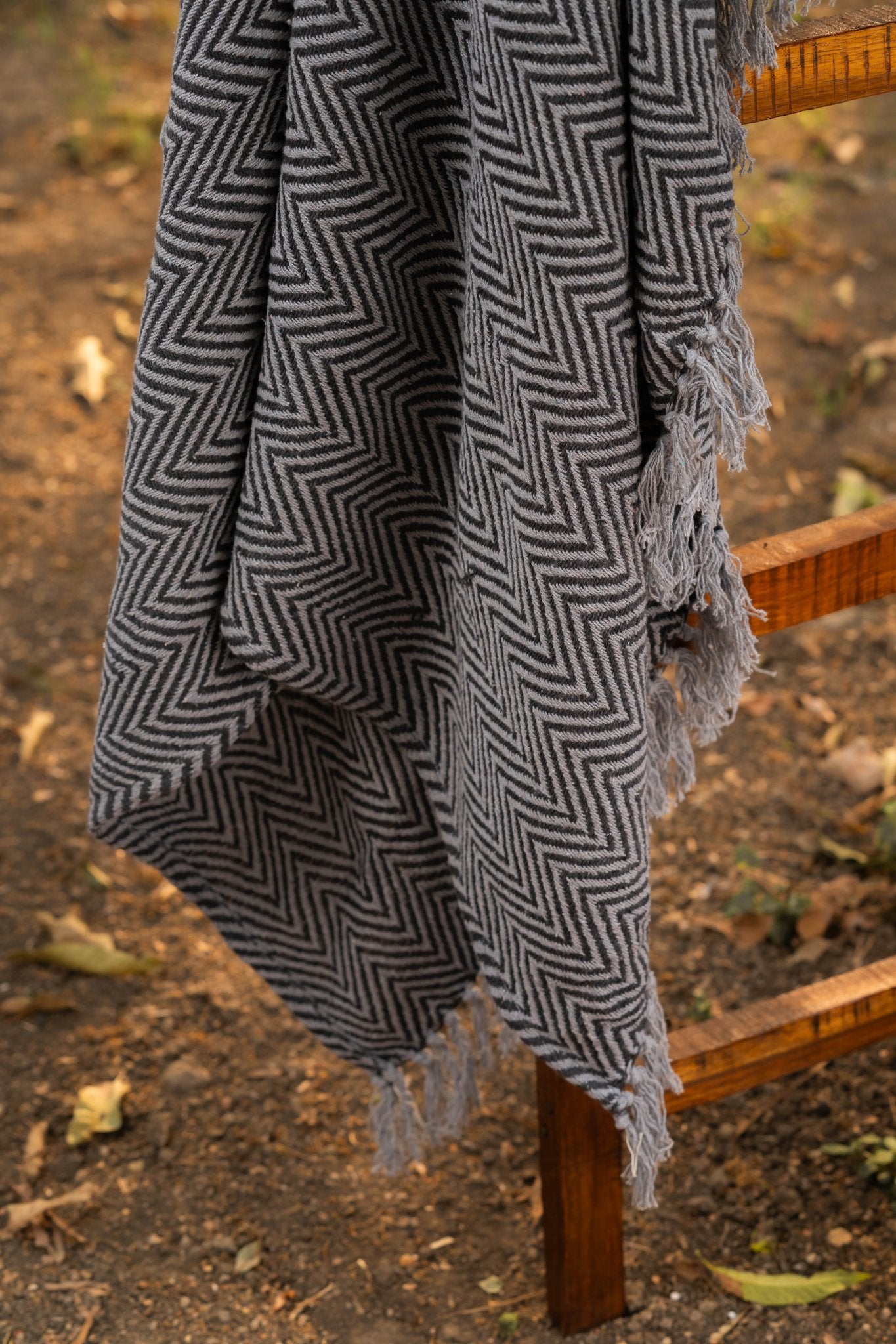 Monochrome Maze Throw - TesuThrows