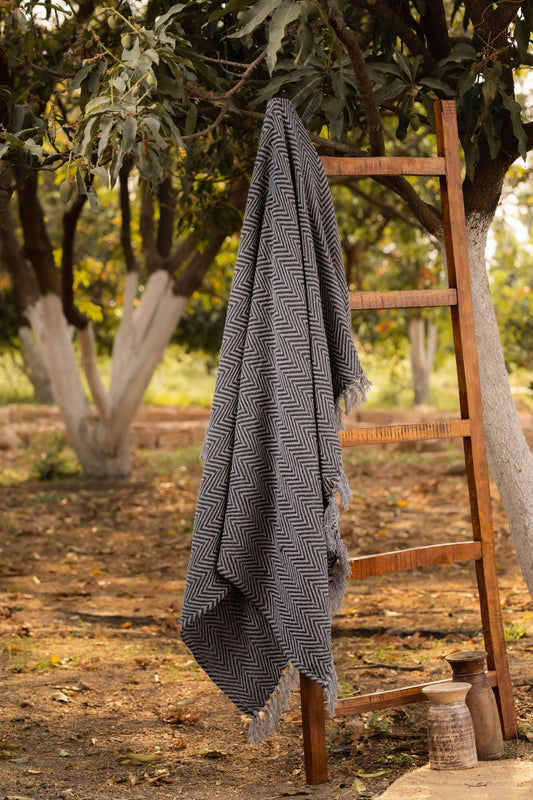 Monochrome Maze Throw - TesuThrows