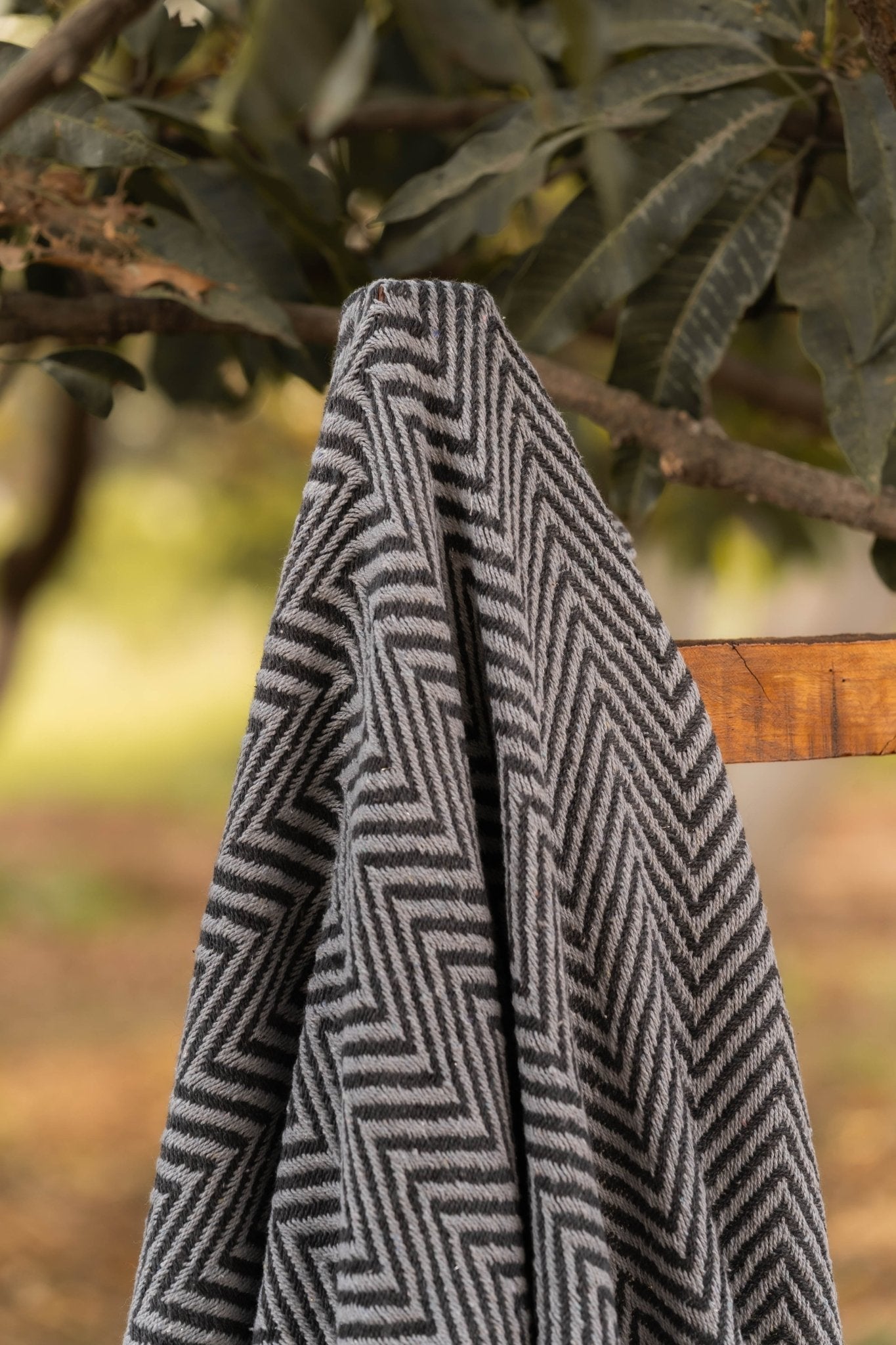 Monochrome Maze Throw - TesuThrows