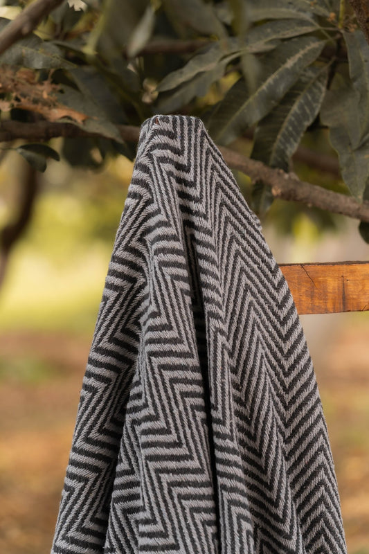 Monochrome Maze Throw - TesuThrows