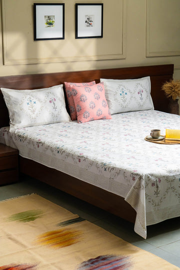 Pastel Petal Bedsheet With Pillow Covers - TesuBedsheet
