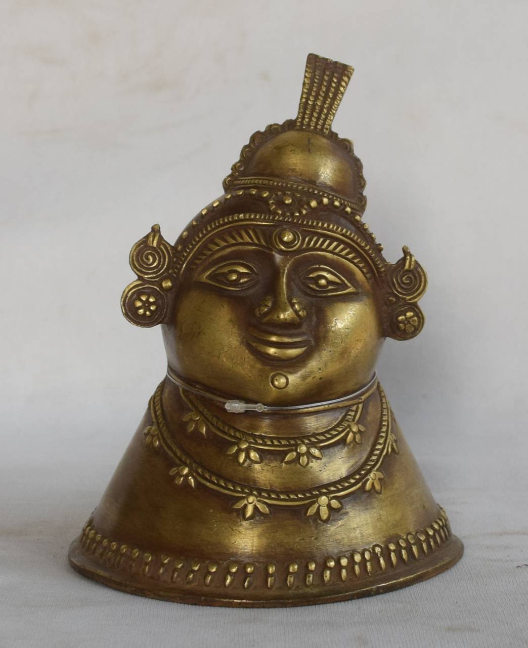 Prasanna Devi Brass Sculpture is a handcrafted brass art piece that captures a serene, smiling expression symbolising grace and positivity.