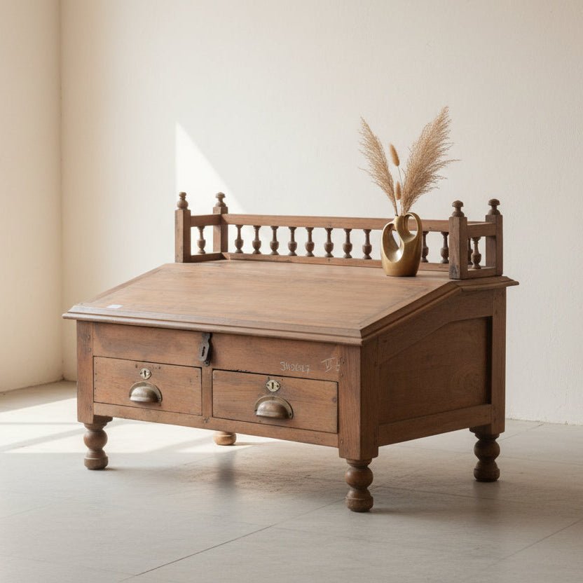 Wooden desk with drawers 