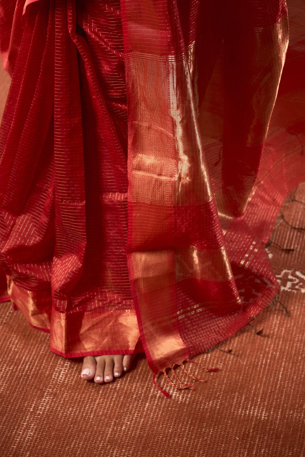 Reva Red Reva Zari Maheshwari Silk Saree Deep Red | Handwoven – Tesu