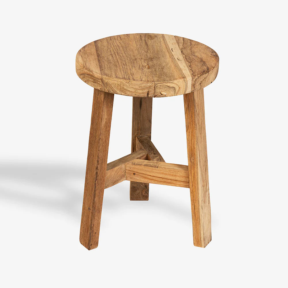 The Round Wood Stool is an elegant, versatile piece of furniture designed to bring both style and function to a variety of spaces.