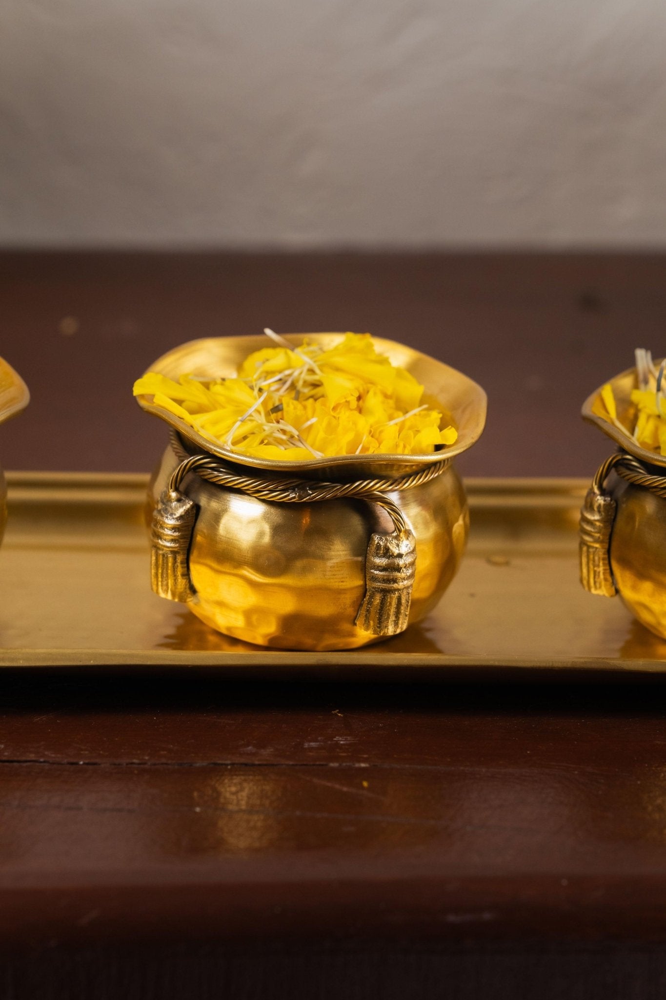 Swarna Brass Knotted Bowls With Serving Tray - TesuTray