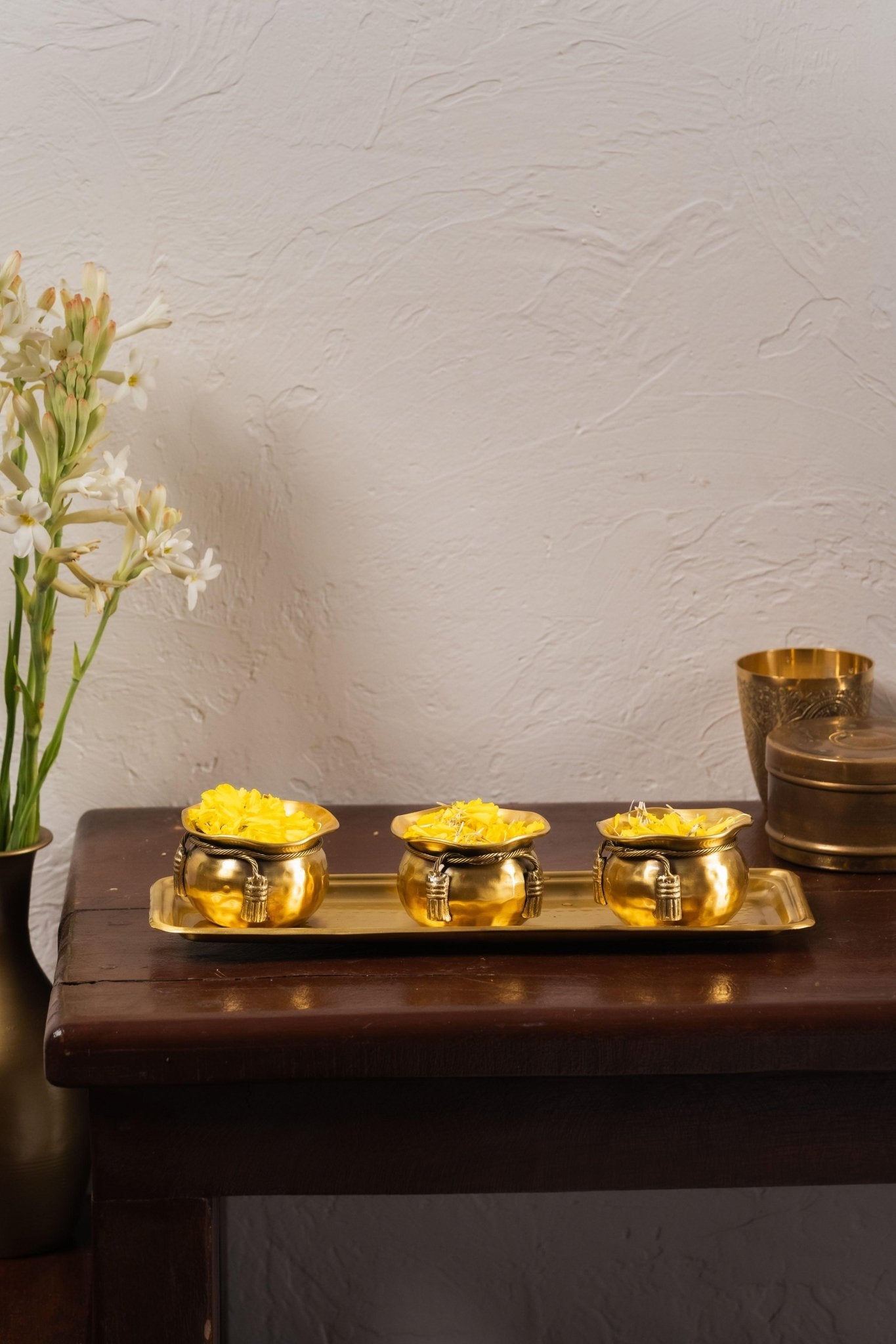 Swarna Brass Knotted Bowls With Serving Tray - TesuTray