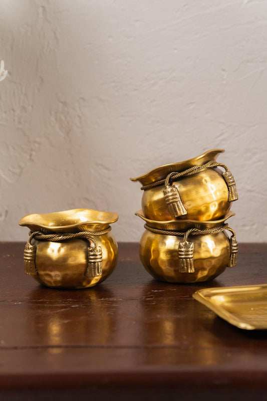 Swarna Brass Knotted Bowls With Serving Tray - TesuTray