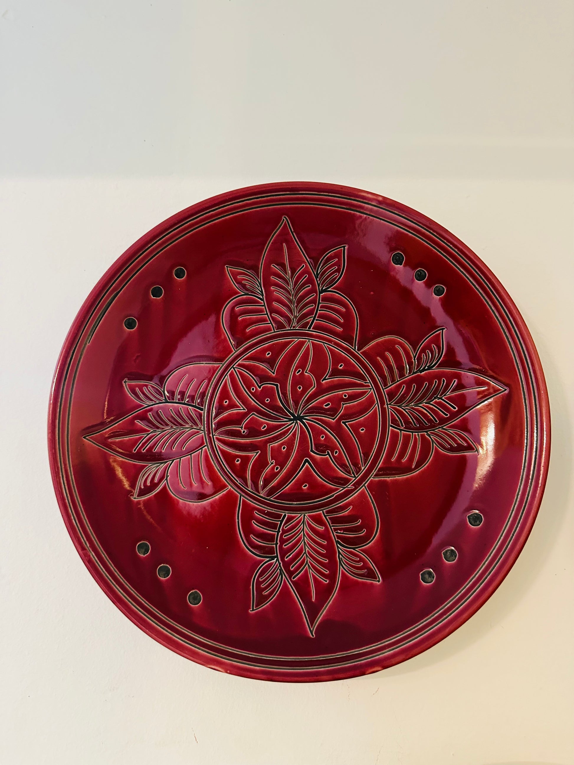 Classical wall decor Home decor wall plates Vibrant wall plates Unique wall accent pieces Living room wall decor Bedroom wall decor Handcrafted wall plates Hand-painted wall plates Indian artisans wall plates Decorative wall plates Wall plates with hook High-quality wall decor, tesu