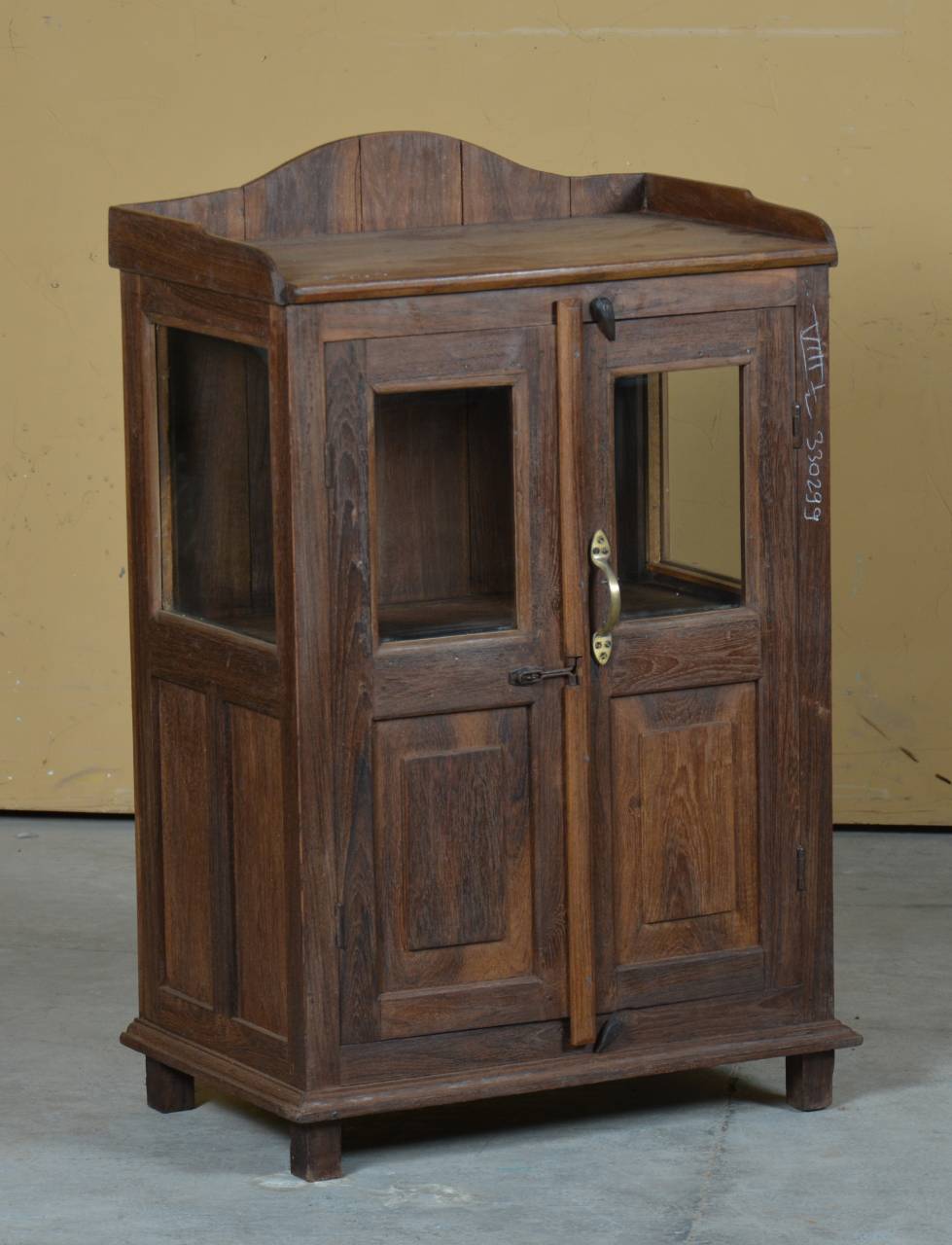 tesu teak almirah
