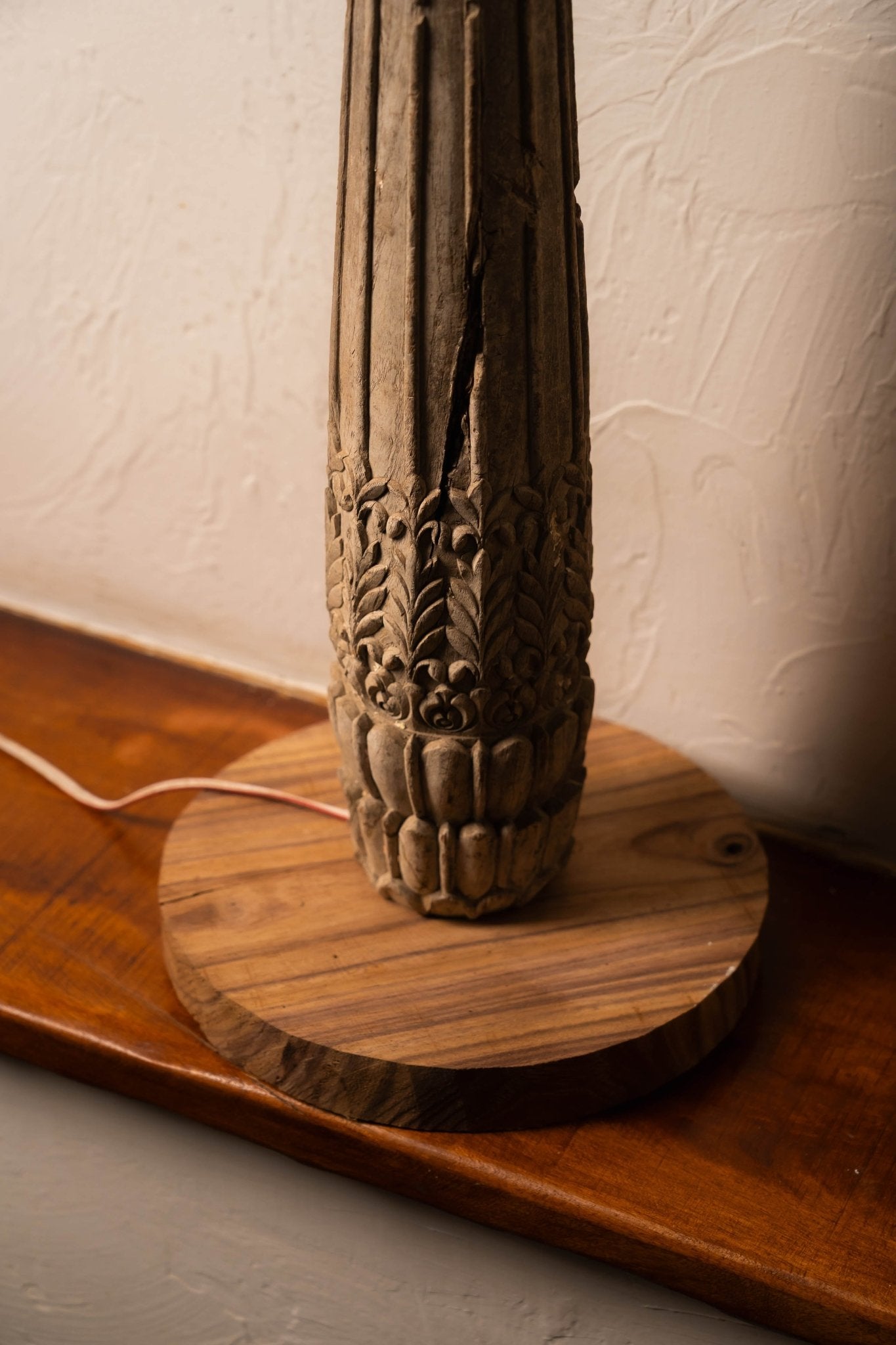 Vintage pillar-style wood floor lamp with handcrafted detailing, rustic antique finish, and elegant traditional design ideal for living rooms, bedrooms, and heritage-inspired interiors.