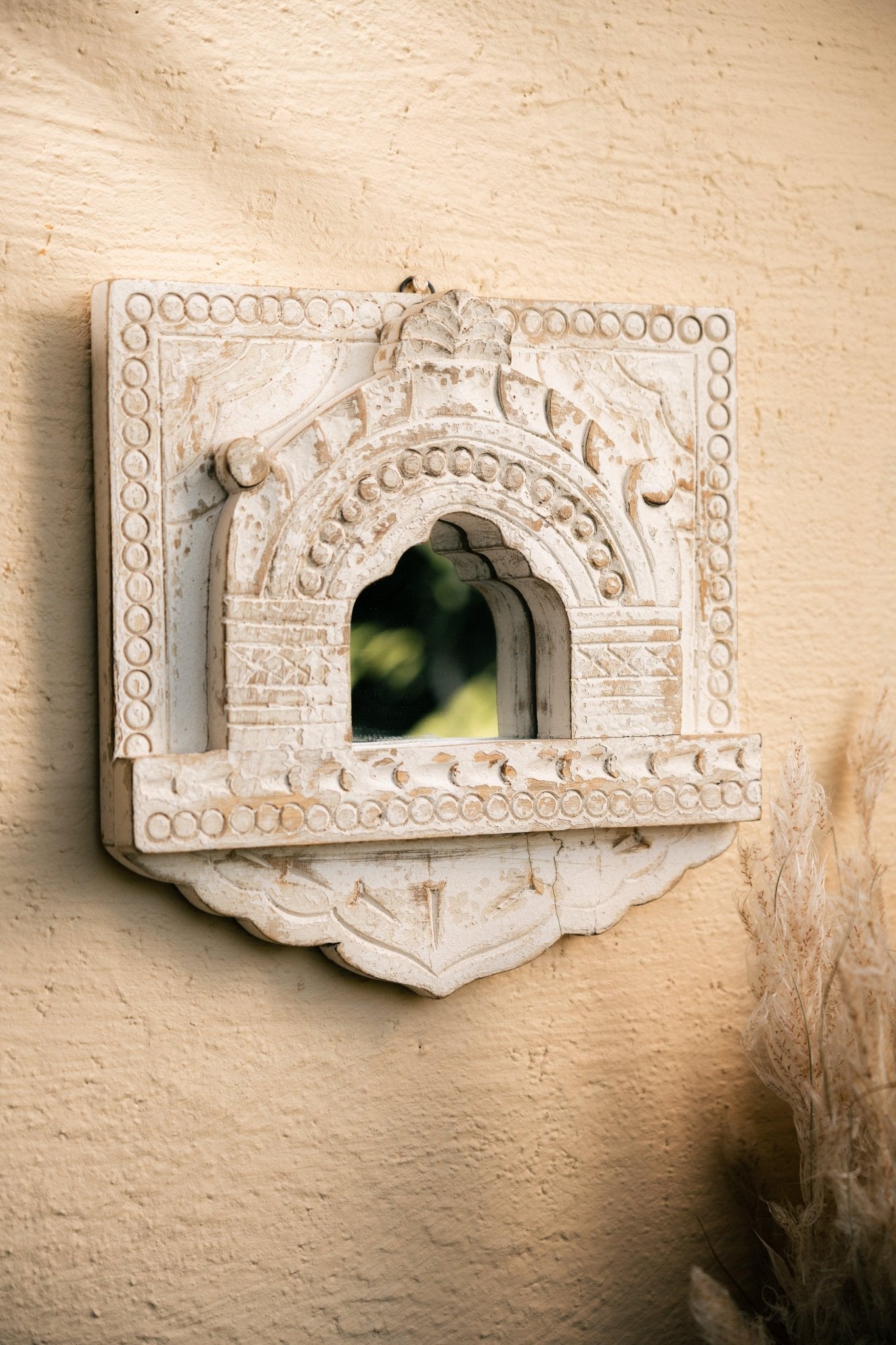 Vintage Wooden Carved Wall Mirror - TesuMirror
