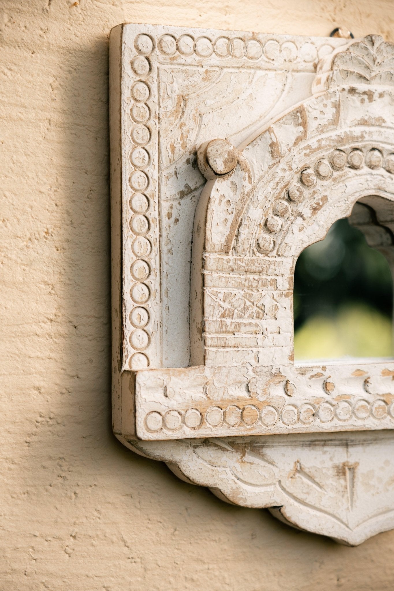 Vintage Wooden Carved Wall Mirror - TesuMirror
