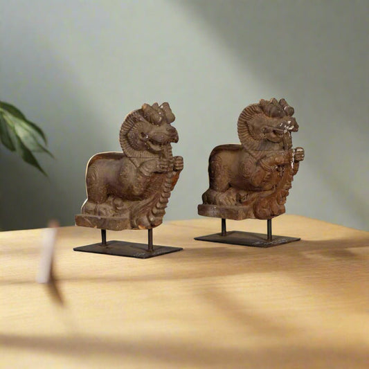 Wooden Lion Bracket on Iron Stand - TesuWooden Bracket