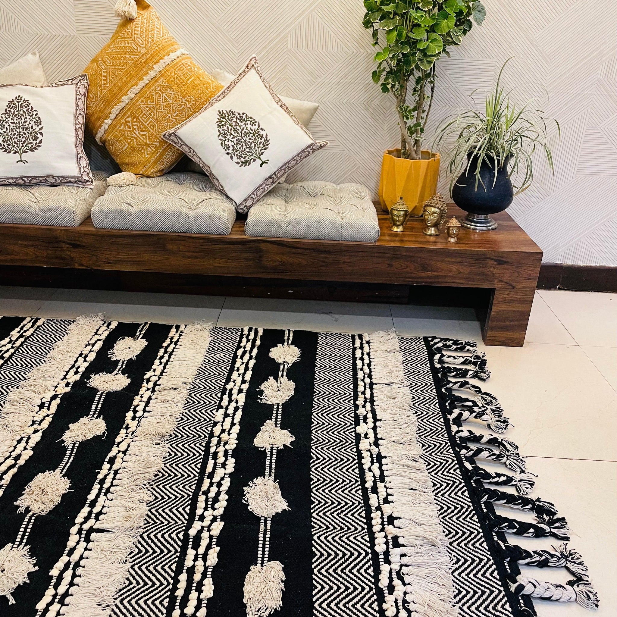 Bohemian Thread Rug - White and Black - TESU