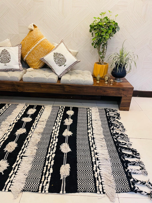 Bohemian Thread Rug - White and Black - TESU