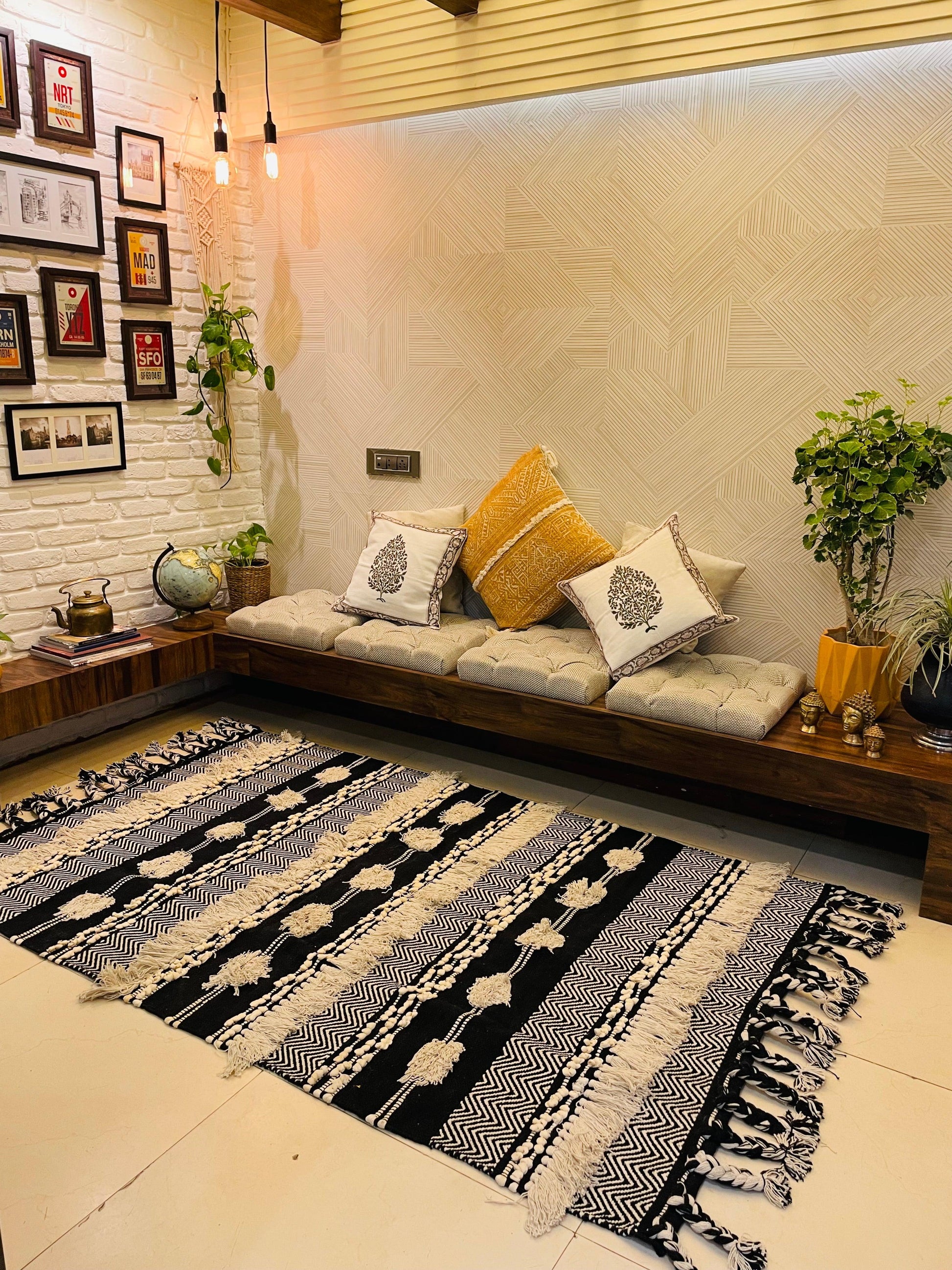 Bohemian Thread Rug - White and Black - TESU