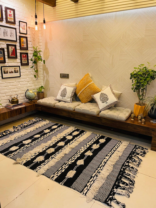 Bohemian Thread Rug - White and Black - TESU