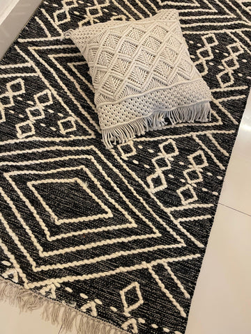 Bohemian Woollen Thread Rug - White and Black - TESU
