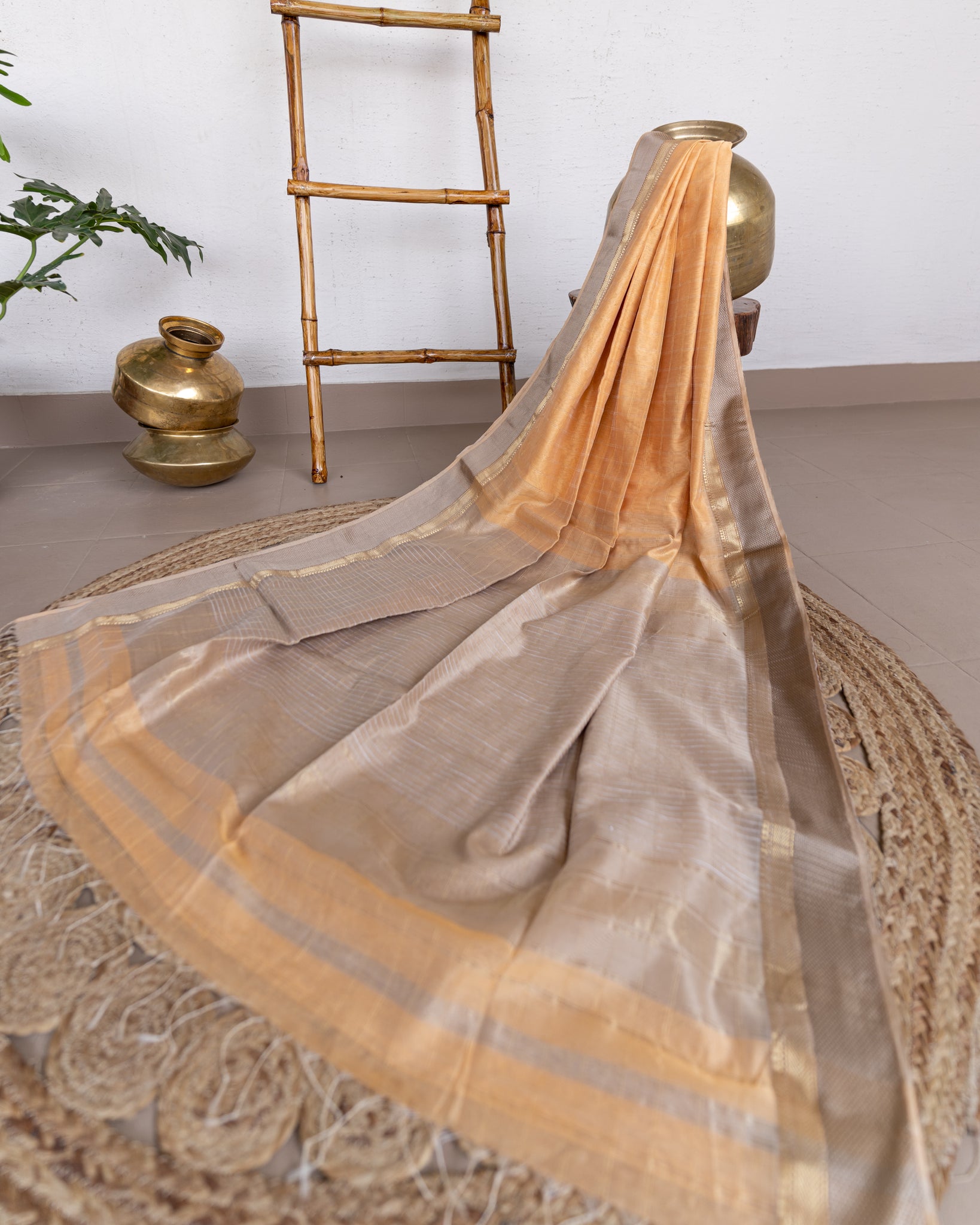 Handweave Maheshwari Handloom Peach ,Grey with Golden Border Silk Cotton Saree