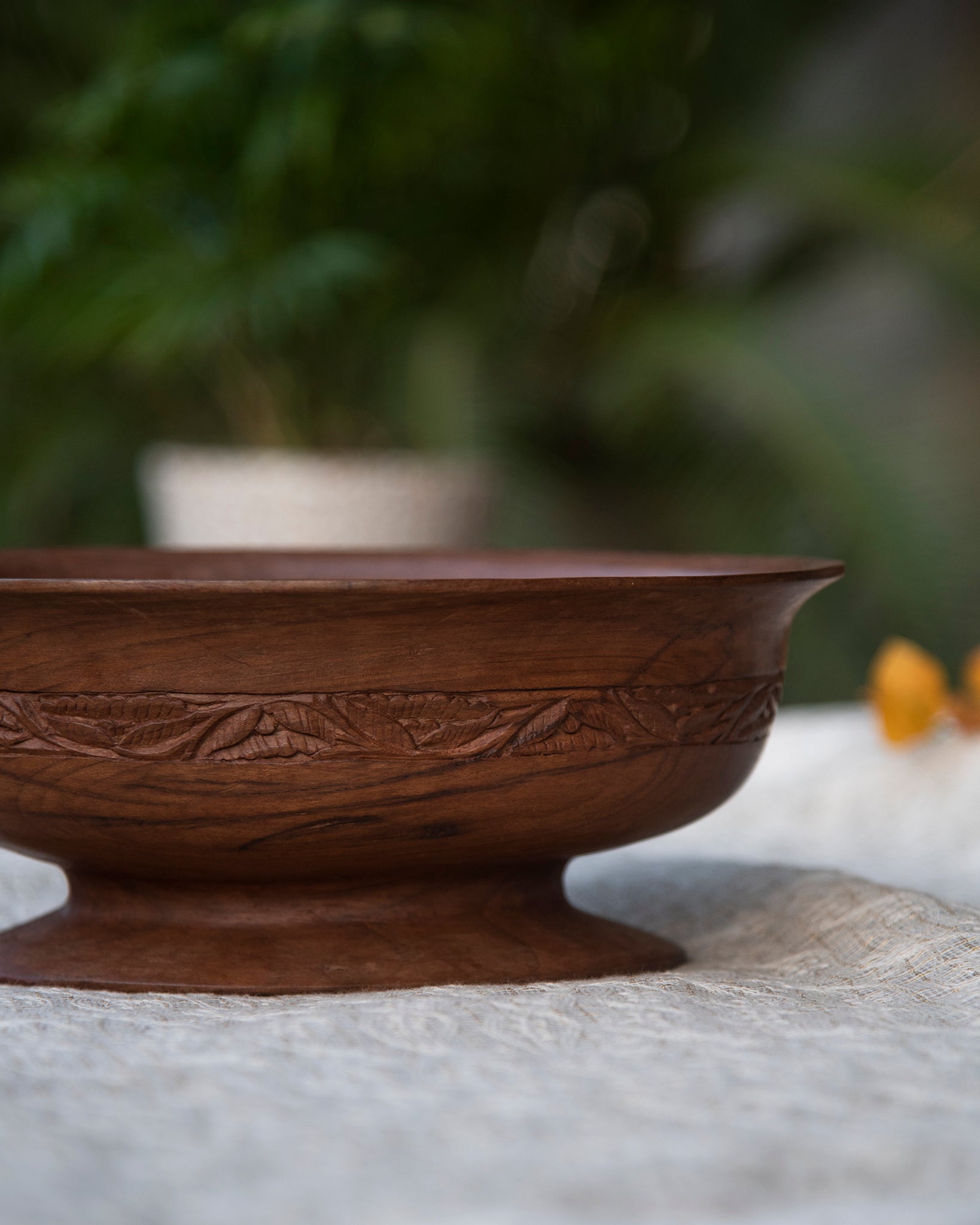  Artisan-crafted bowl, Decorative serving bowl, Dessert serving bowl, Elegant serving dish, Finest Kashmir artisans, Floral carving detail, Hand-carved walnut wood bowl, Handmade walnut bowl, Pure walnut wood serving bowl, Rich dish serving bowl, Royal table decor, Rustic serving bowl, Snack serving bowl, Unique serving accent, Versatile serving accessory, tesu