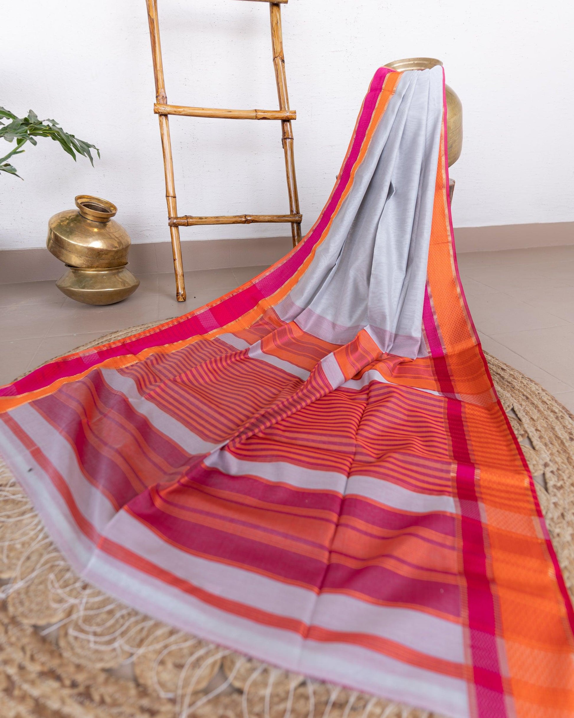 Handweave Maheshwari Handloom Light Grey with Ganga Jamuna Border Silk Cotton Saree - TESU
