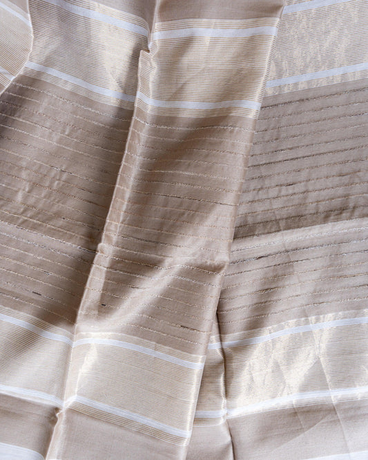 Handweave Maheshwari Handloom Ivory White and Gold Silk Cotton Saree - TESU