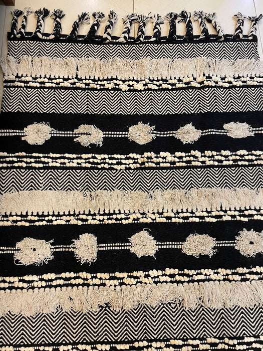 Bohemian Thread Rug - White and Black